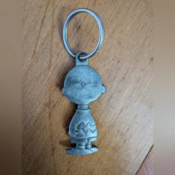 Metal Charlie Brown Key Chain - Picture 2 of 4